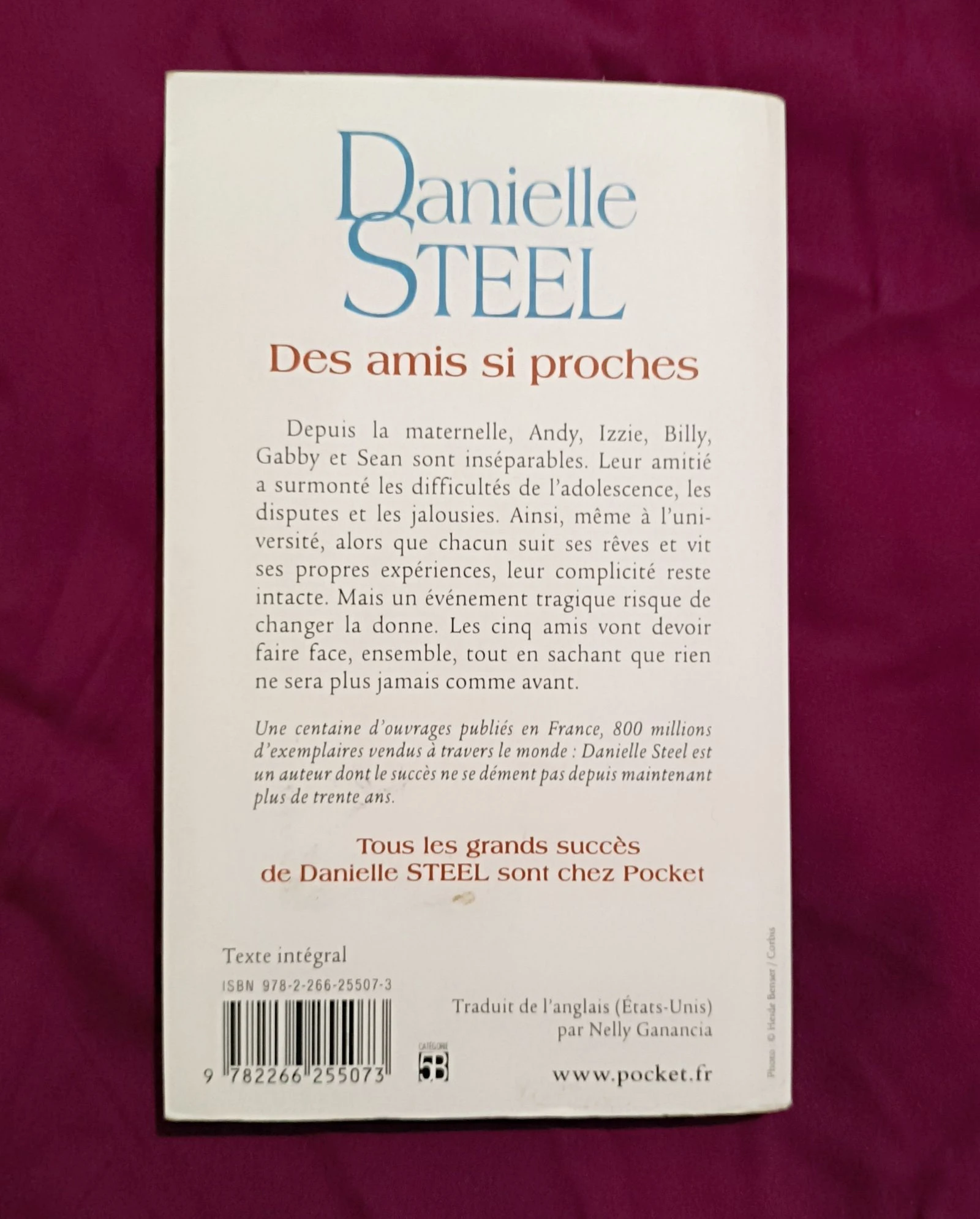 Livre des amis si proches  – photo 2